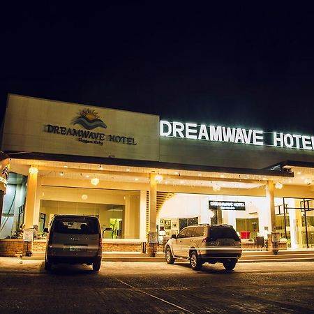 Dreamwave Hotel Ilagan Bagian luar foto